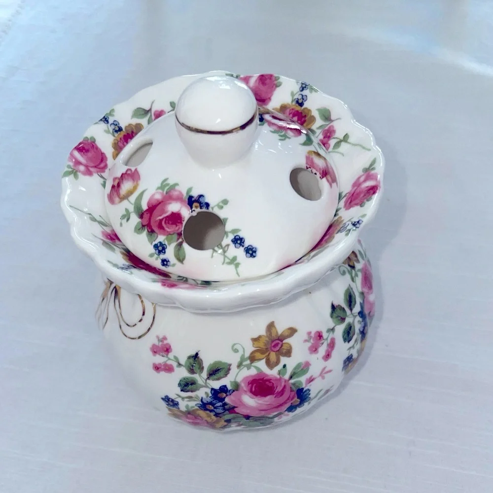 Rare Vintage~ DALIN~Fine Bone China/Porcelain Scallop Trinket Box/ Dish